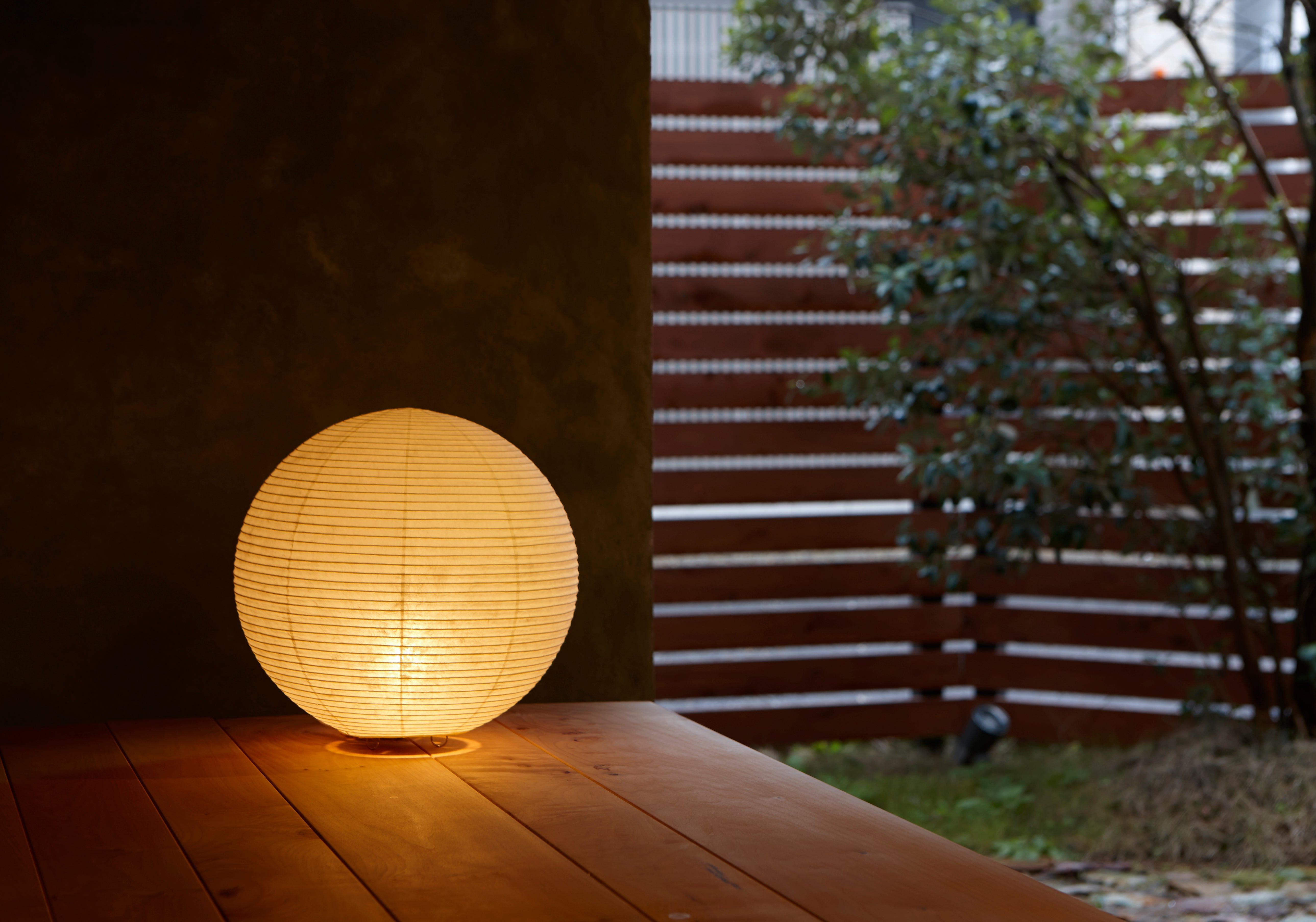 Paper Moon Table Lamp: Globe